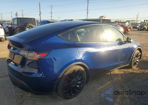 2022 Tesla Model Y z USA, uszkodzony, nr VIN 7SAYGDEF4NF399946